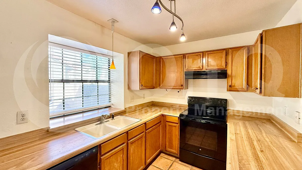 2 bed, 1.5 bath, 1088 sqft, $1,550 — Photo 4