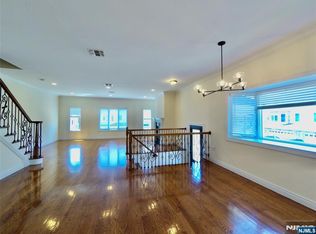25 Jacobs Lndg, Secaucus, NJ 07094