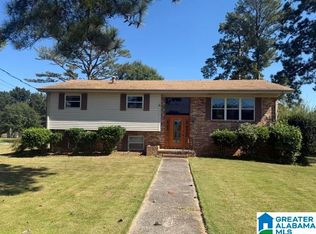 25 Cambridge Rd, Hueytown, AL 35023