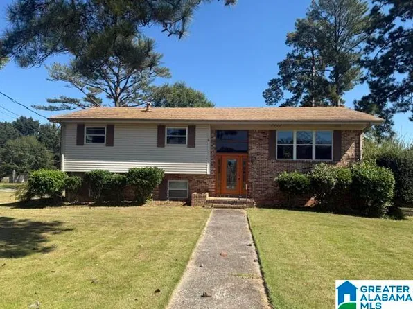 25 Cambridge Rd, Hueytown, AL 35023