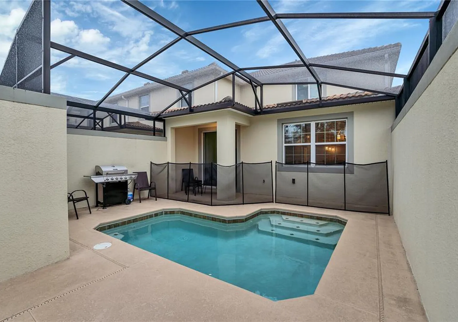 5021 WA - Stunning Townhome with Private Pool — Photo 1