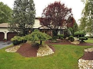 15 Apache Dr, Manalapan, NJ 07726