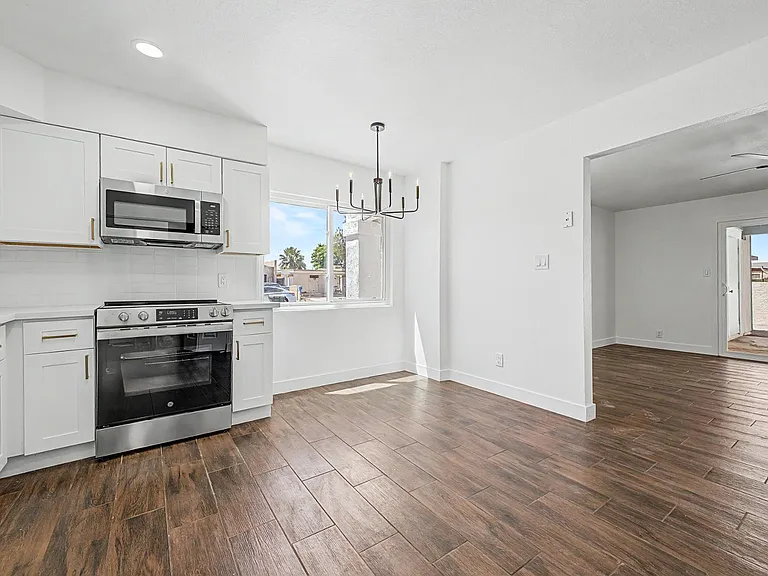 4127 N 106th Ave — Photo 12