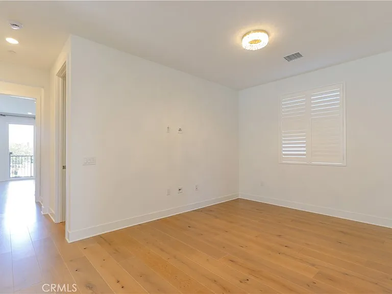 126 Carmine — Photo 15