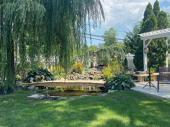 3rd image of 231 Tinton Pl