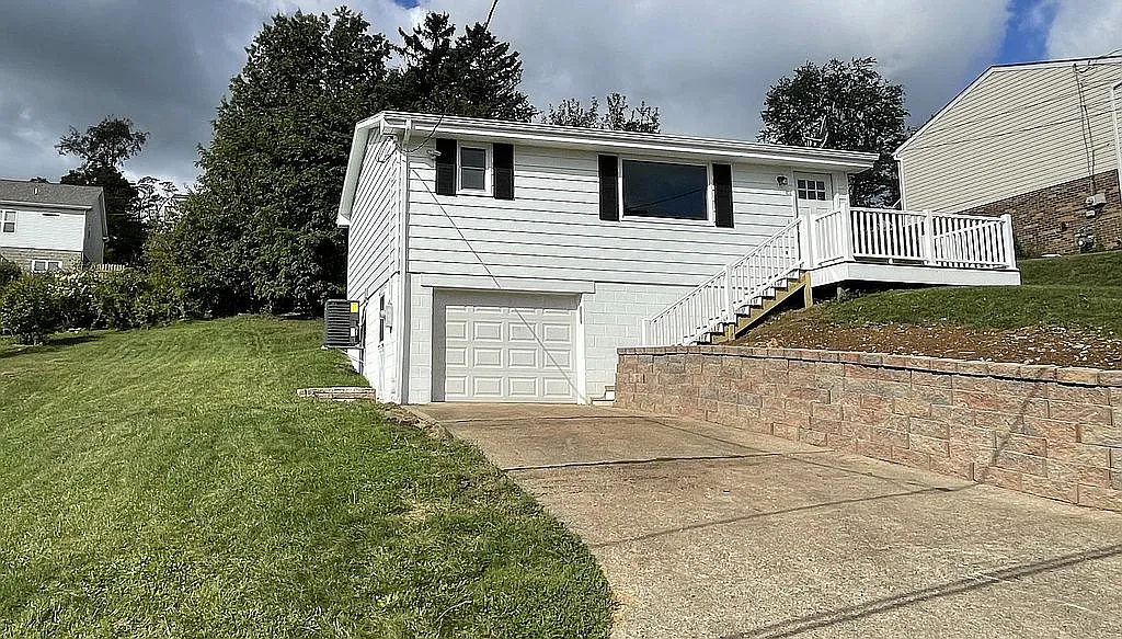 145 Ridgeview Ave photo 1