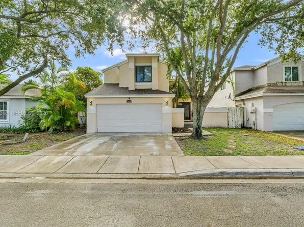 2836 River Run Cir W, Hollywood, FL 33025