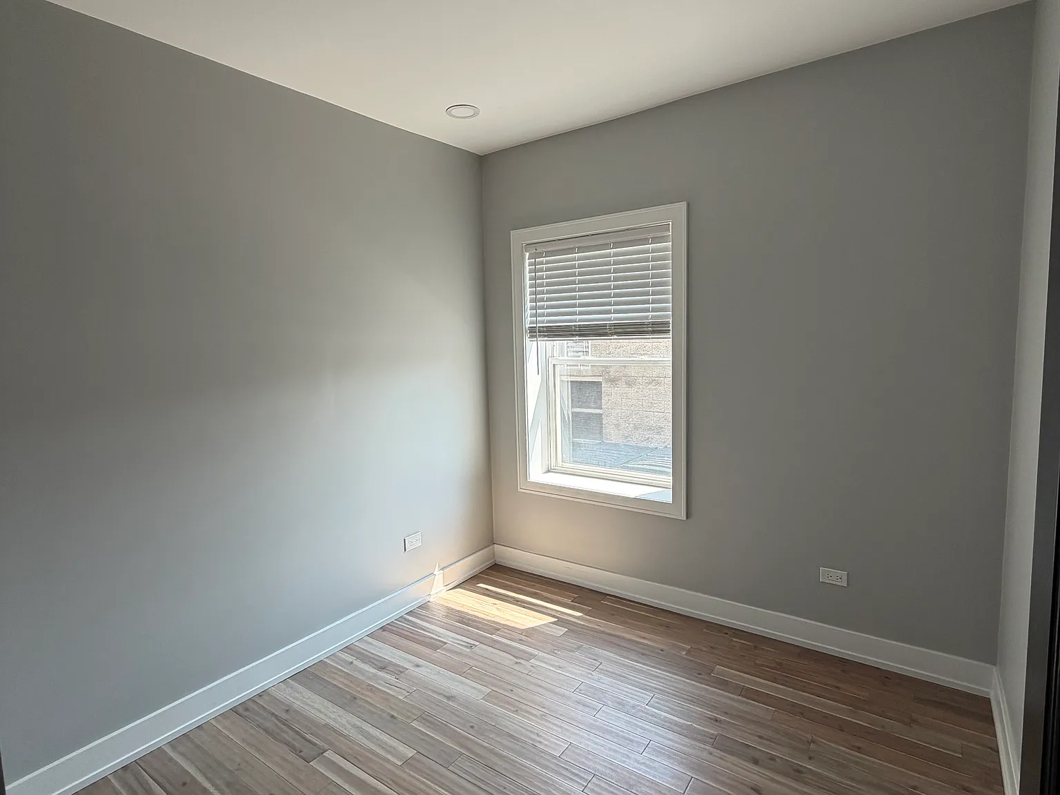 3 bed, 1300 sqft, $2,600 — Photo 2