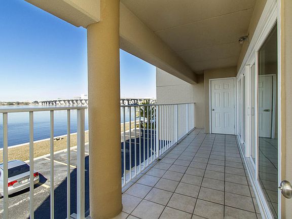 3rd image of 1525 Le Baron Ave #1525