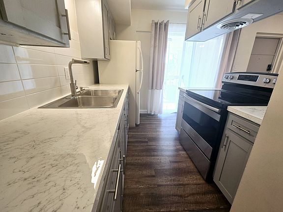2nd image of 1740 Cromwell Dr #6