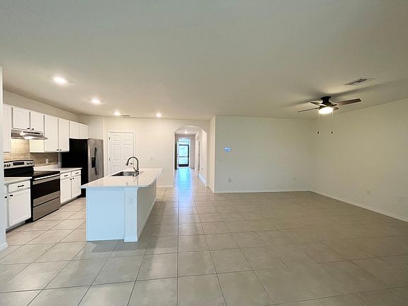 3rd image of 3161 Estancia Ln