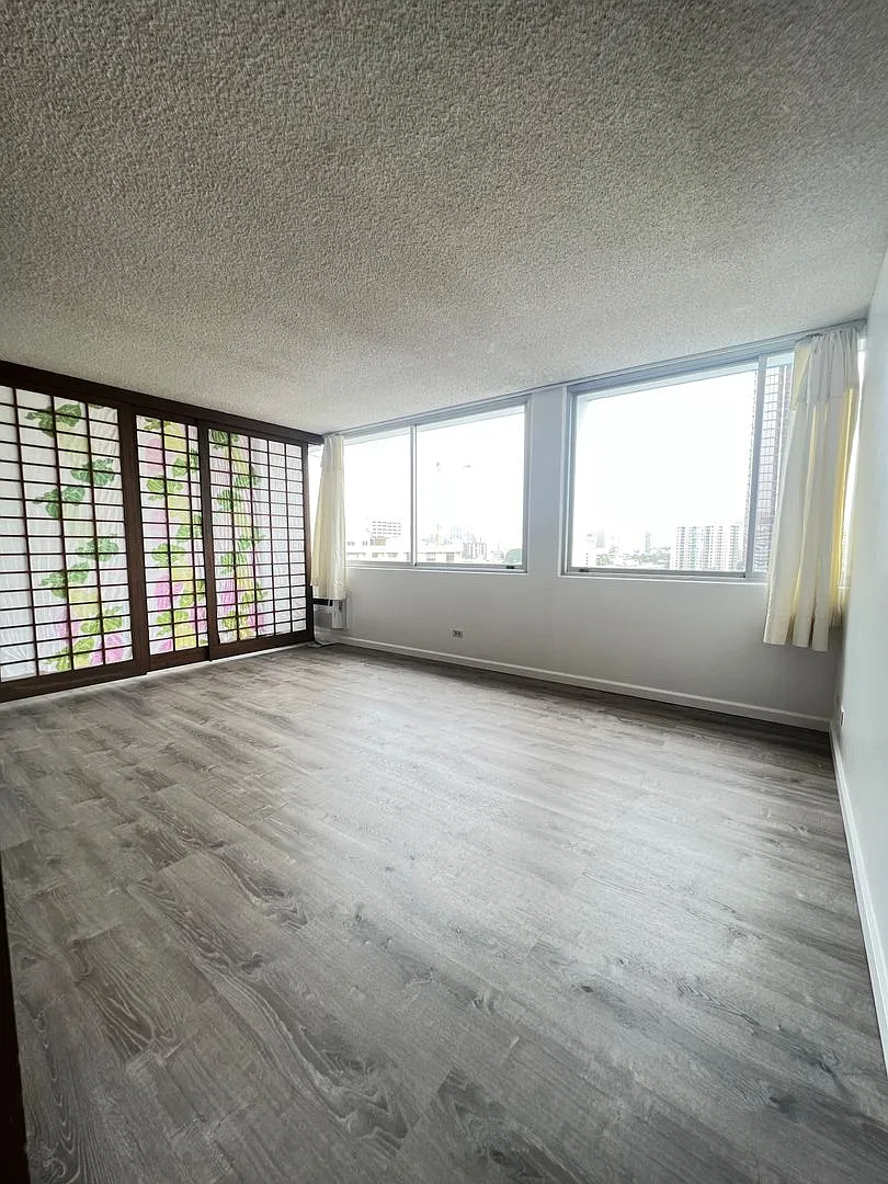 2 Bedroom 2 Full-Bath with covered parking Kapiolani Terrace — Photo 2