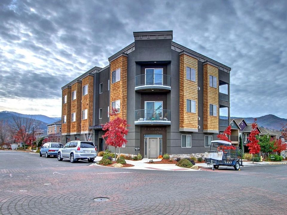 1st image of 586 Fair Oaks Ave