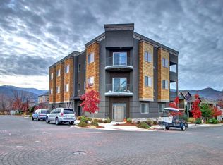 586 Fair Oaks Ave, Ashland, OR