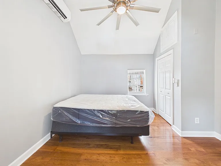 918 Waverly St — Photo 19