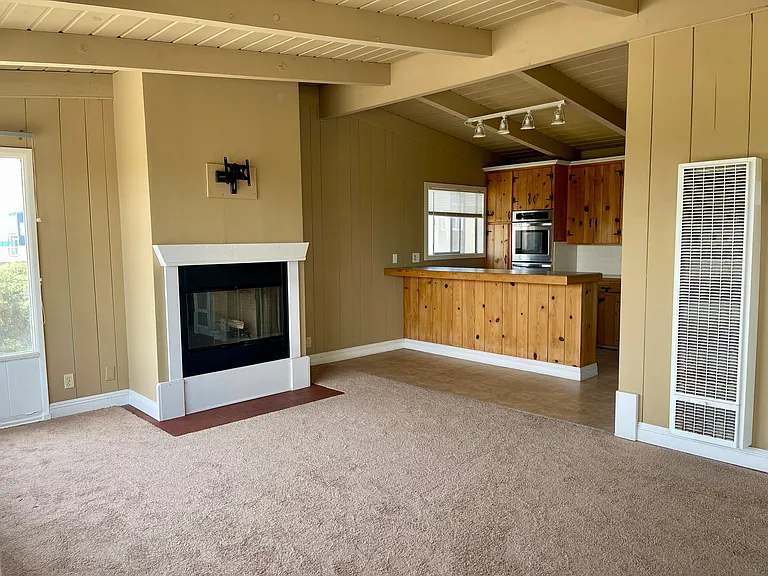1484 Seacoast Dr — Photo 2