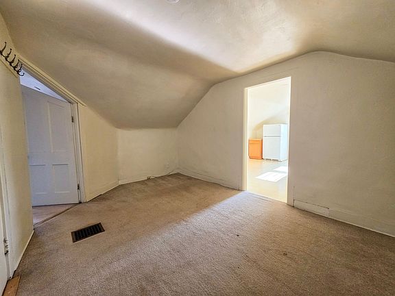 3rd image of 954 11th St #2