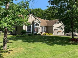 733 Forsythia Dr, Vineland, NJ 08360
