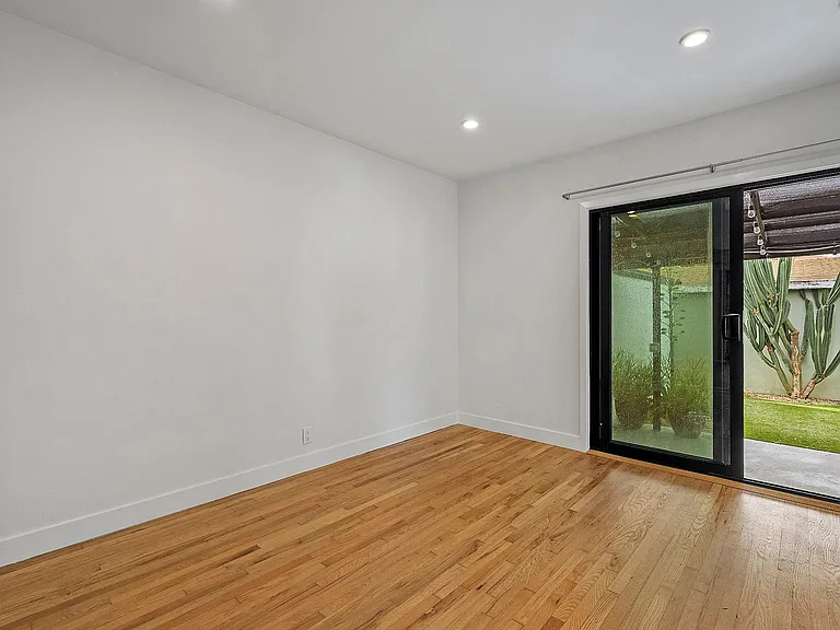 654 Ozone St #654 — Photo 11