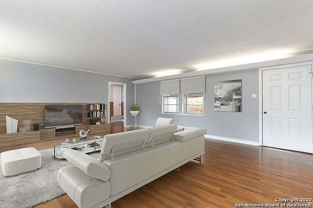 1st image of 1819 Hicks Ave