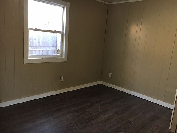 5th image of 318 N Darr Ave