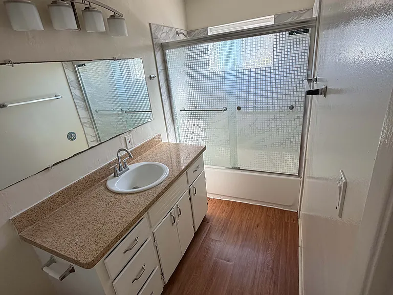 Country Garden Apartments — Photo 7