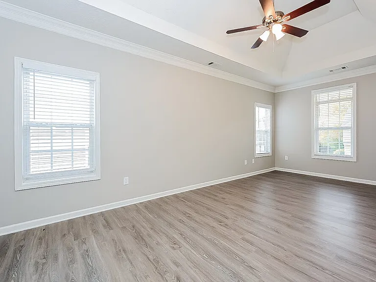 4060 Springvale Way — Photo 10