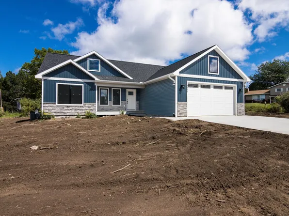 3825 Crest Haven Ln, Williamsburg, MI 49690