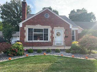 22214 Benjamin St, Saint Clair Shores, MI 48081