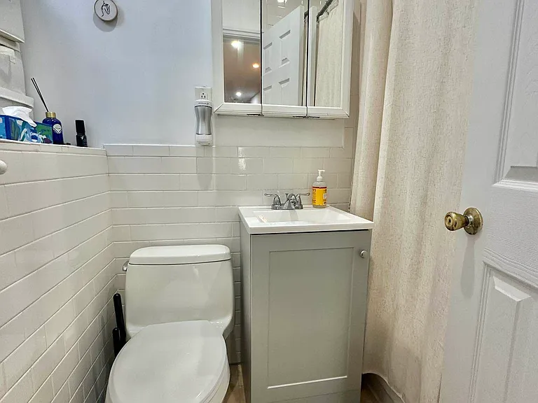 509 E 81st St #18 — Photo 4