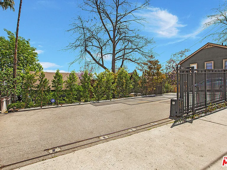 1421 N Alvarado St — Photo 34
