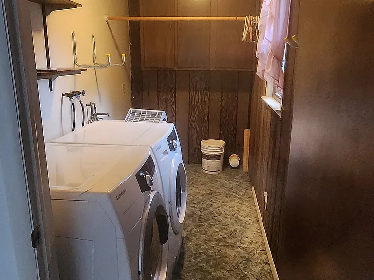 Laundry Room. (off the Great Room)