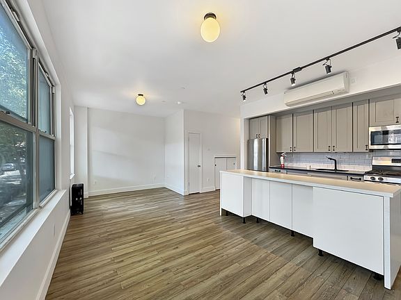 2nd image of 1180 Grant Ave #4