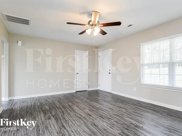 910 Park Rd — Photo 4