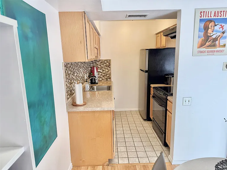 1304 Mariposa Dr #114 — Photo 6