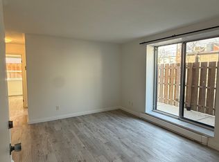 158 Main St #105, Toronto, ON M4E2V8