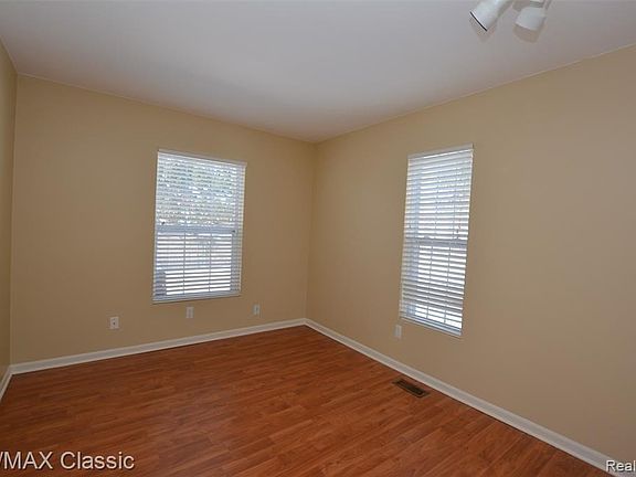 3rd image of 307 N Center St