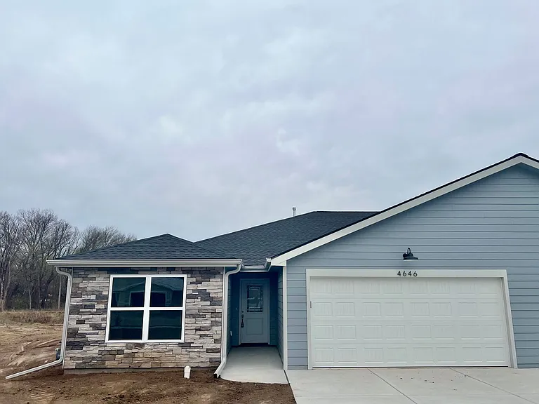 4646 Pierce Dr — Photo 1