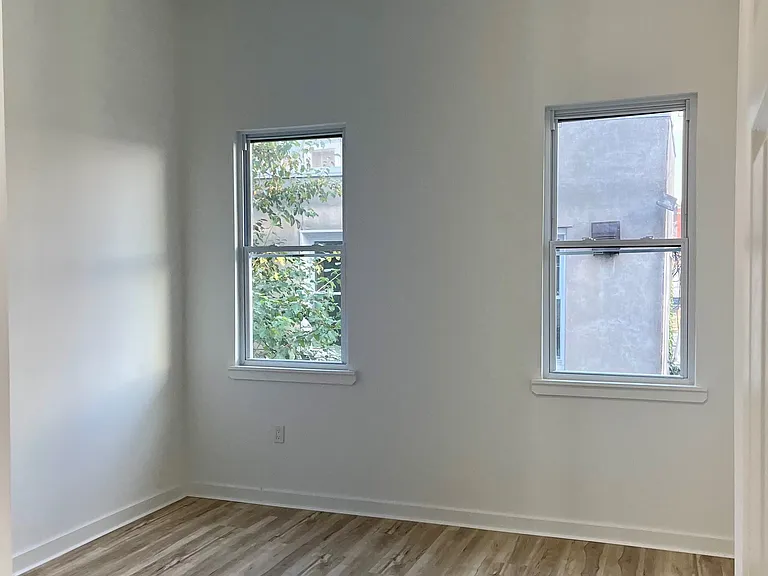 2053 W Oxford St #2 — Photo 8