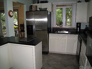 5th image of 304 Sunrise Dr