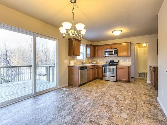 5th image of 546 Oak View Dr
