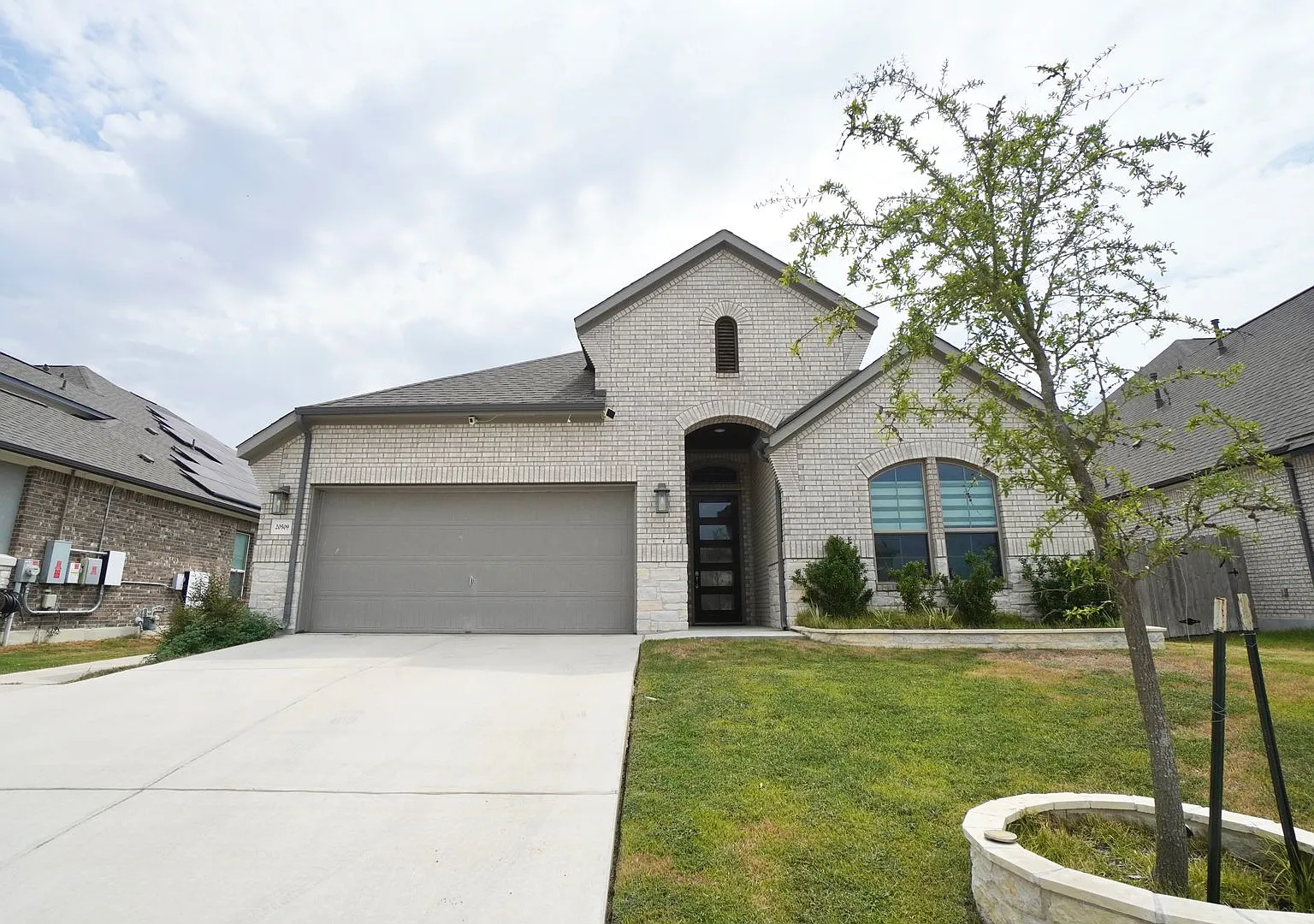 Spacious 4-Bed, 2-Bath Pflugerville Home Featuring Premium Kitchen & Fenced Yard — Photo 2