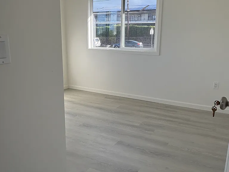 1051 5th Ave — Photo 2