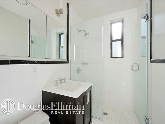 4th image of 210 W 70th St APT 1208