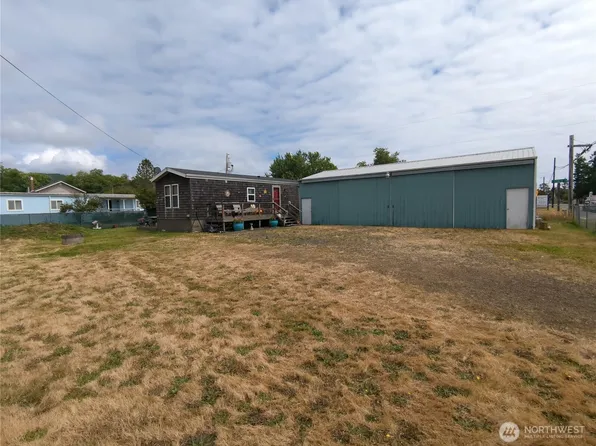 822 State Route 101, Chinook, WA 98614