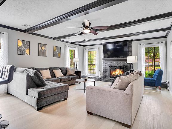 2nd image of 1523 Saddlecreek Dr