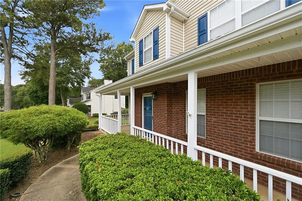 3 bed, 2.5 bath, 1630 sqft, $1,850 — Photo 3