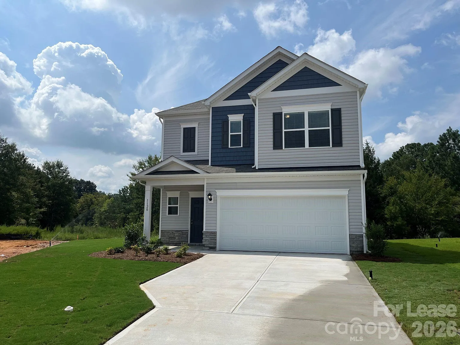 4 bed, 2.5 bath, $2,000 — Photo 1