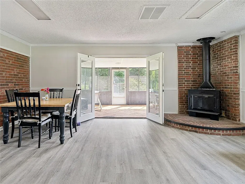 3 bed, 1610 sqft, $1,750 — Photo 4