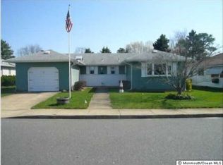 327 Saint Thomas Dr, Toms River, NJ 08757